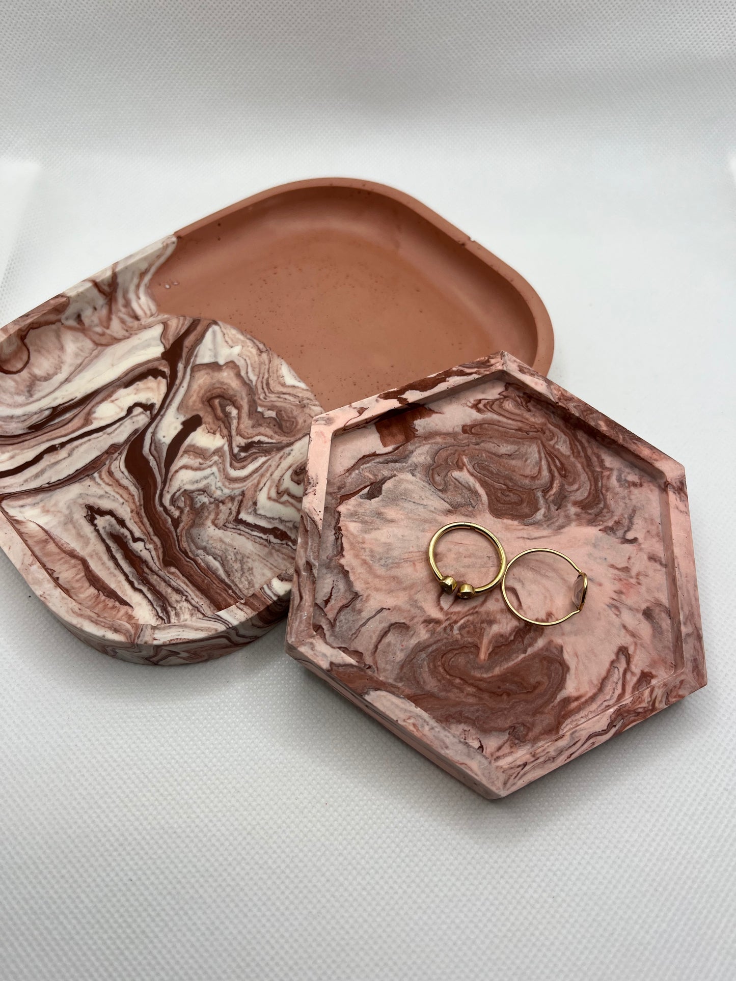 Vide poche marbré rouge oxydé et rose