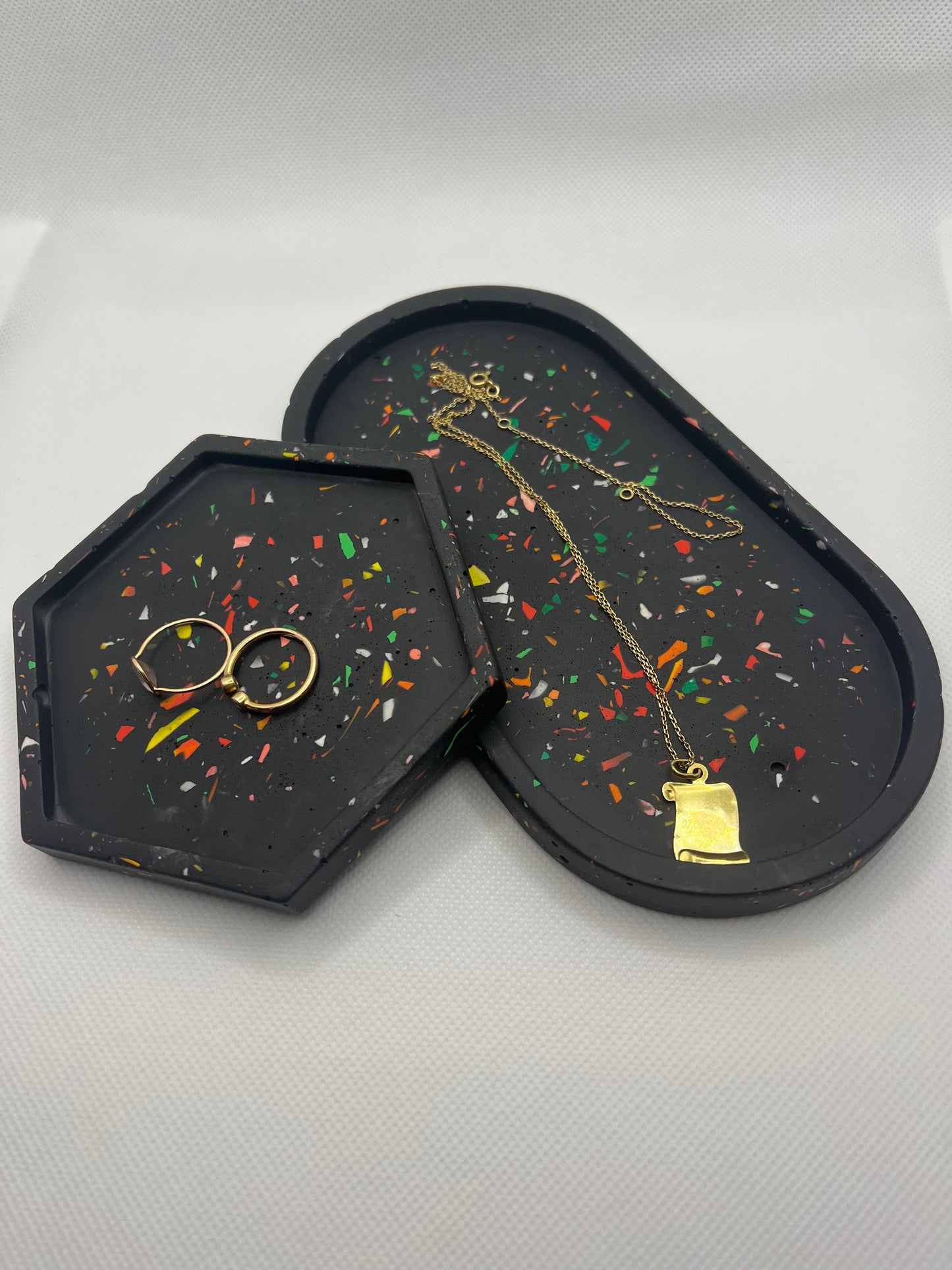 Vide poche noir effet Terrazzo coloré