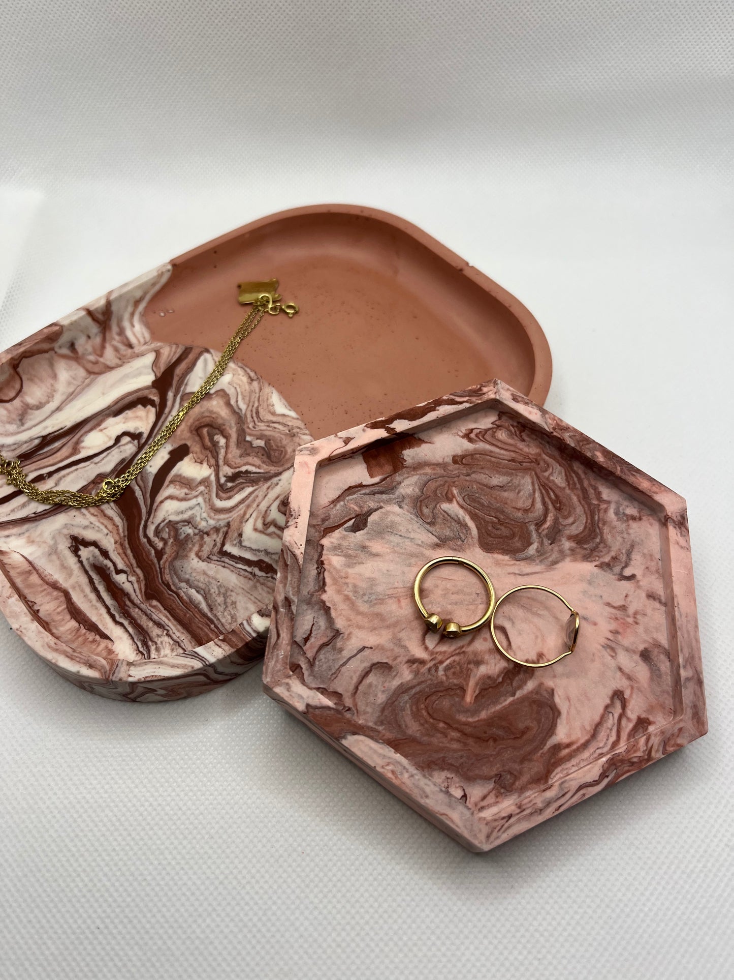 Grand plateau rouge oxydé