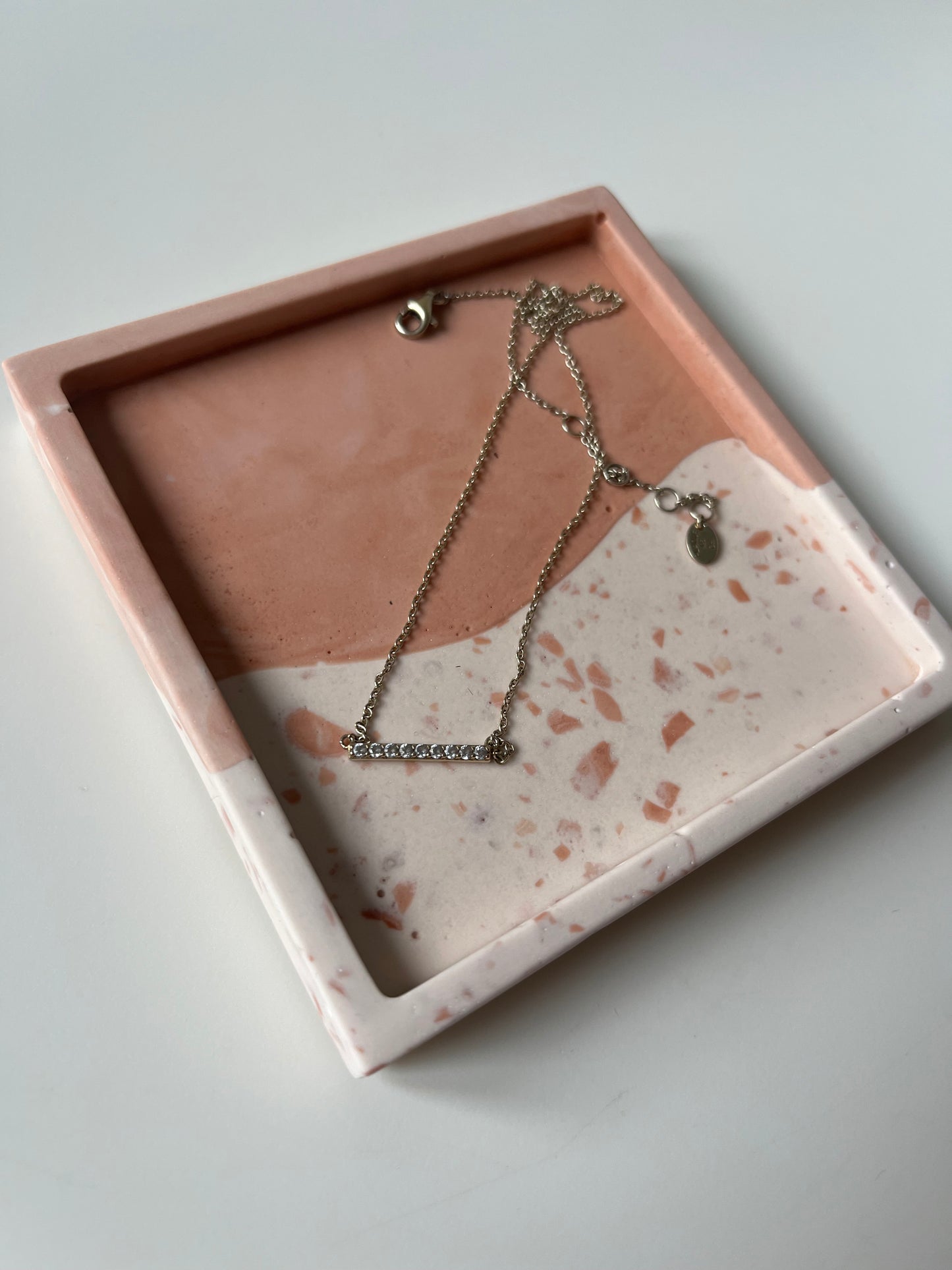 Vide poche saumon et terrazzo