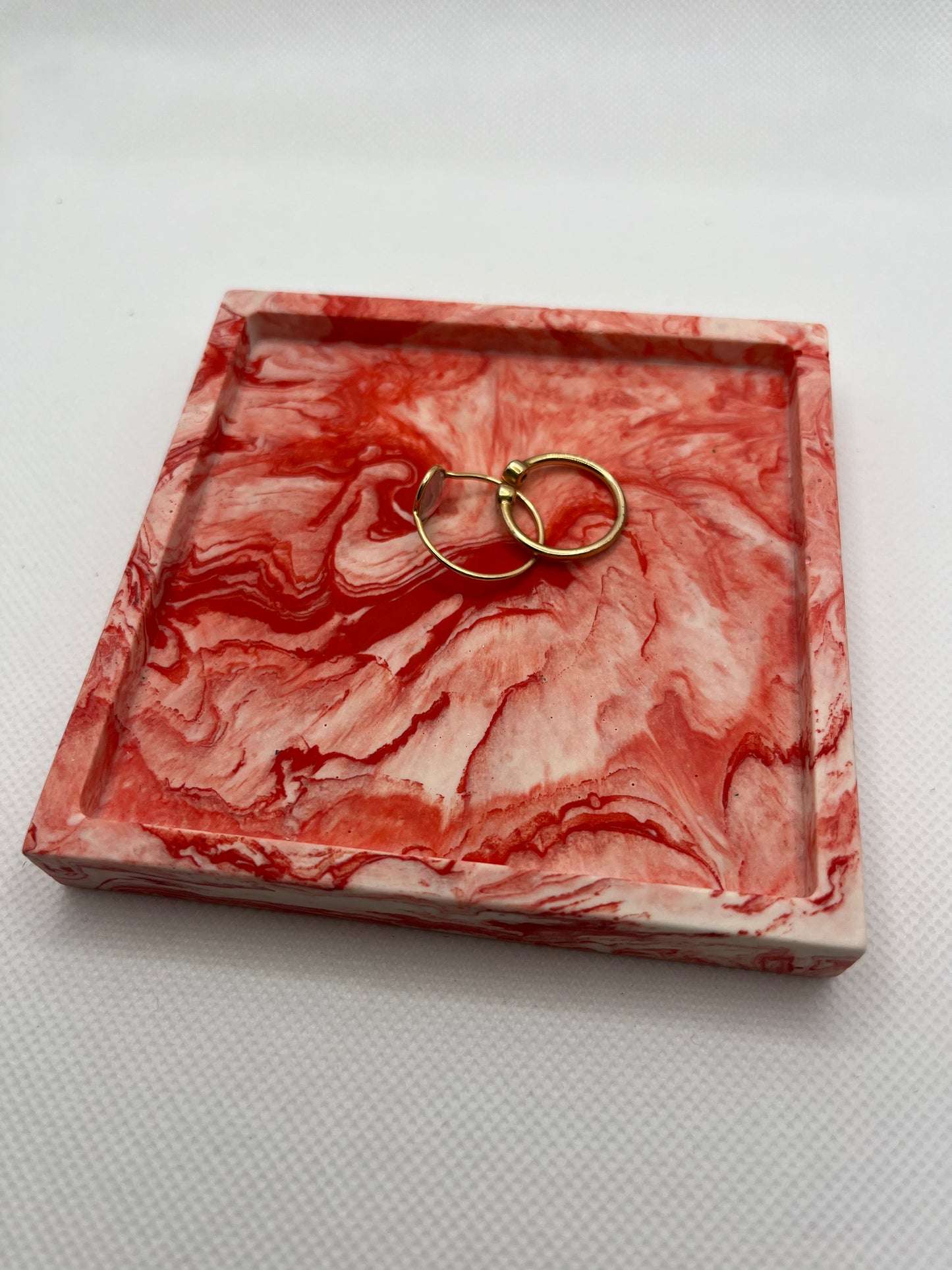 Vide poche effet marbré rouge
