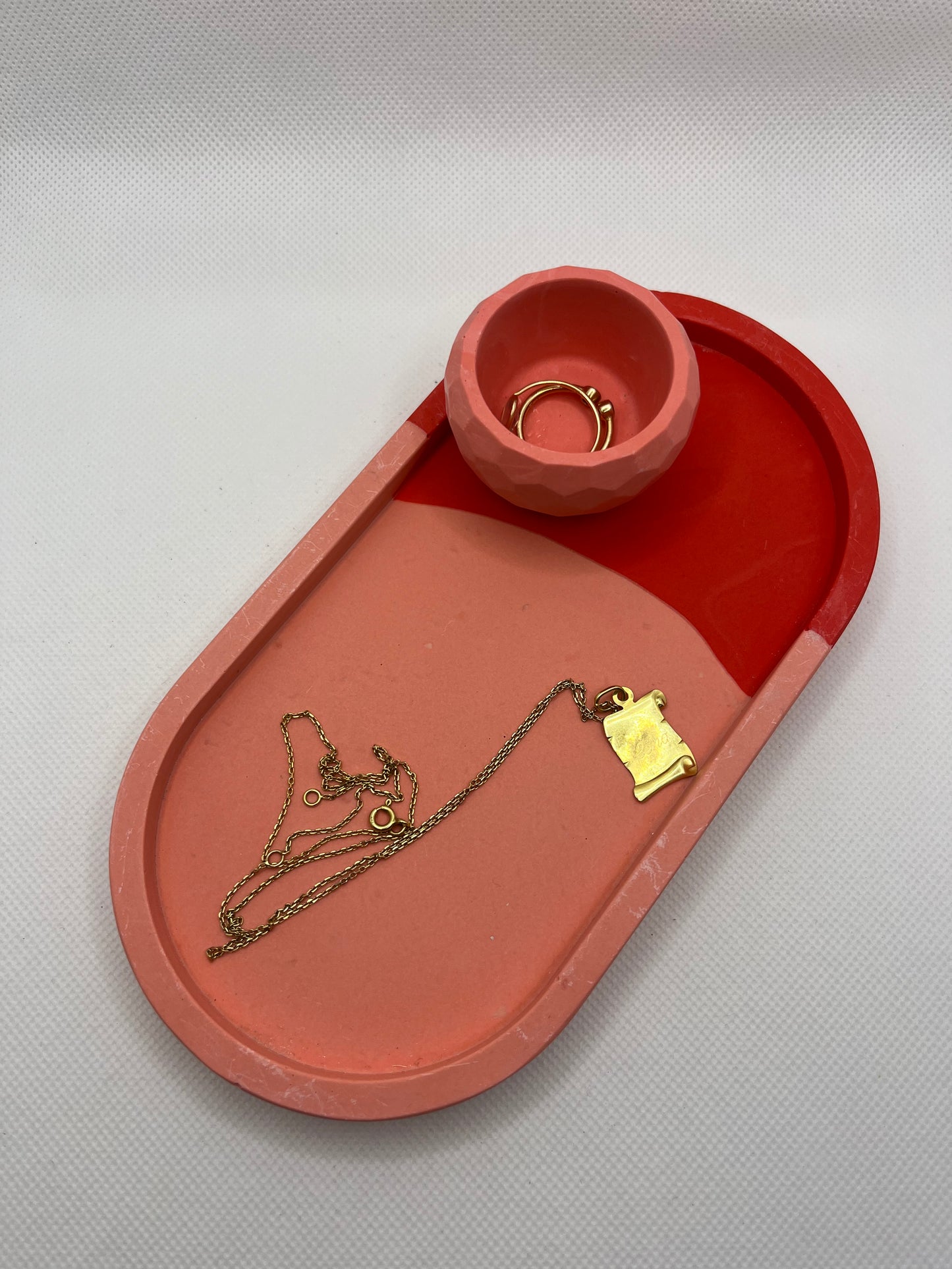 Plateau en deux teintes rouge et rose