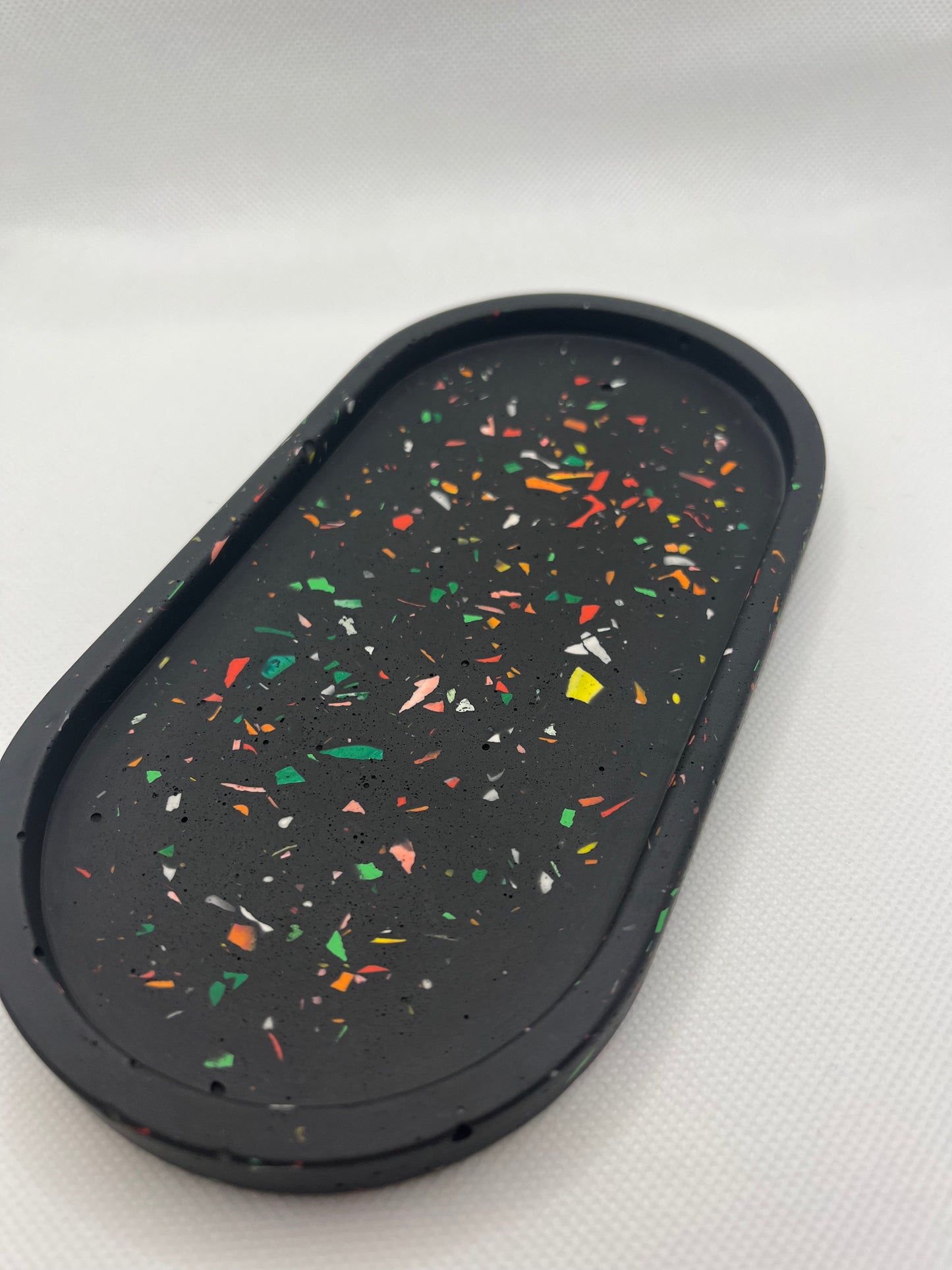 Plateau noir Terrazzo coloré